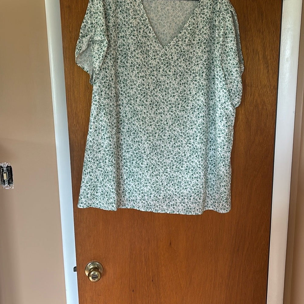 White and Green Floral Short Sleeve Blouse
